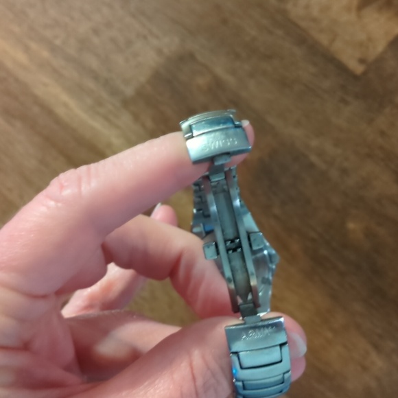 Vintage Swiss Army ladies watch - Picture 6 of 9